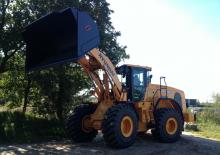 Kolové nakladače Hyundai HL960