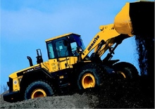 Kolové nakladače Komatsu WA400-5
