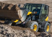 Kolové nakladače Komatsu WA70-7 