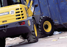 Kolové nakladače Komatsu WA90-3
