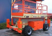 Kolové nůžkové plošiny JLG 33 RT-4WD