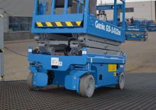 Kolové nůžkové plošiny Genie GS-1432m E-Drive