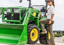 Komunální multifunkční naftová vozidla John Deere 3038 E