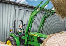 Komunální multifunkční naftová vozidla John Deere 4052 M
