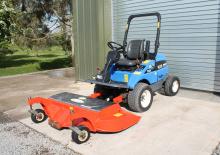 Komunální multifunkční naftová vozidla New Holland MC 28