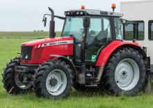 Komunální multifunkční naftová vozidla Massey Ferguson MF 6470