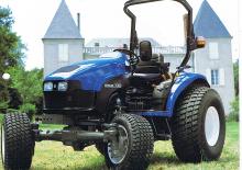 Komunální multifunkční naftová vozidla New Holland TC 21 D