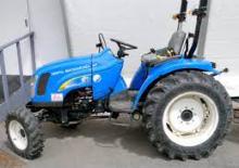 Komunální multifunkční naftová vozidla New Holland TC 31 DA