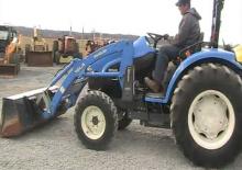Komunální multifunkční naftová vozidla New Holland TC 45 D