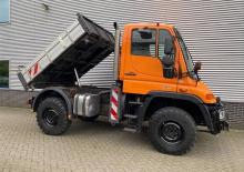 Komunální multifunkční naftová vozidla Unimog U 300