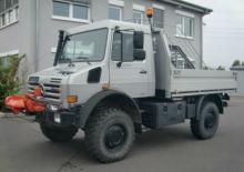 Komunální multifunkční naftová vozidla Unimog U 4000
