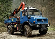 Komunální multifunkční naftová vozidla Unimog U 5000