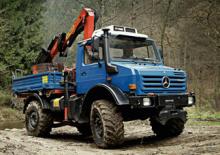 Komunální multifunkční naftová vozidla Unimog U 5000