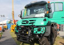 Komunální multifunkční naftová vozidla Unimog U 529 EuroMot 4