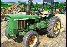 Komunální traktory John Deere 1530