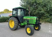 Komunální traktory John Deere 2040