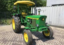 Komunální traktory John Deere 2130