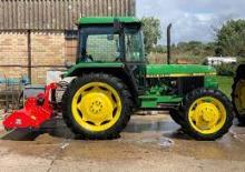 Komunální traktory John Deere 2140