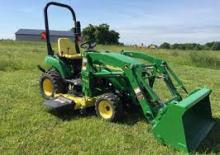 Komunální traktory John Deere 2305