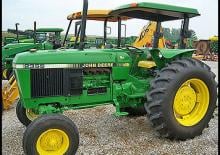 Komunální traktory John Deere 2355