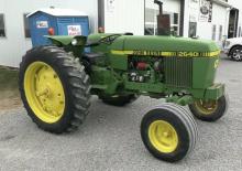 Komunální traktory John Deere 2640
