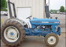 Komunální traktory Ford-NH 2810