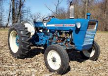 Komunální traktory Ford-NH 3000