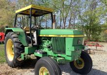 Komunální traktory John Deere 3040
