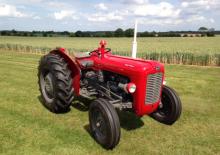 Komunální traktory Massey Ferguson 35