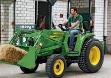 Komunální traktory John Deere 3520