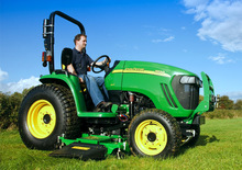 Komunální traktory John Deere 3520