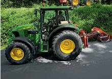 Komunální traktory John Deere 3720