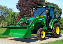 Komunální traktory John Deere 3720