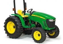 Komunální traktory John Deere 4105