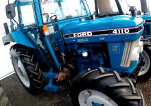 Komunální traktory Ford-NH 4110