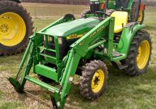 Komunální traktory John Deere 4200 HST