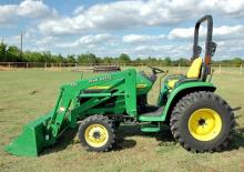 Komunální traktory John Deere 4310