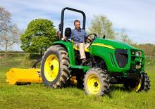 Komunální traktory John Deere 4320