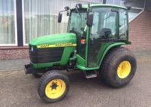 Komunální traktory John Deere 4400
