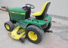 Komunální traktory John Deere 455