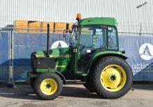Komunální traktory John Deere 4600