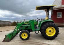 Komunální traktory John Deere 4700