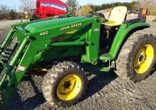 Komunální traktory John Deere 4710