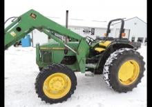 Komunální traktory John Deere 5200