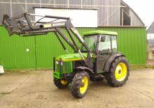 Komunální traktory John Deere 5300N