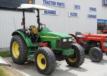 Komunální traktory John Deere 5320
