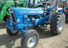 Komunální traktory Ford-NH 5900