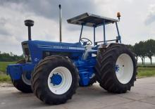 Komunální traktory Ford-NH 6600