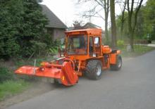 Komunální traktory Bergmeister-Hieble 954