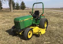 Komunální traktory John Deere 955